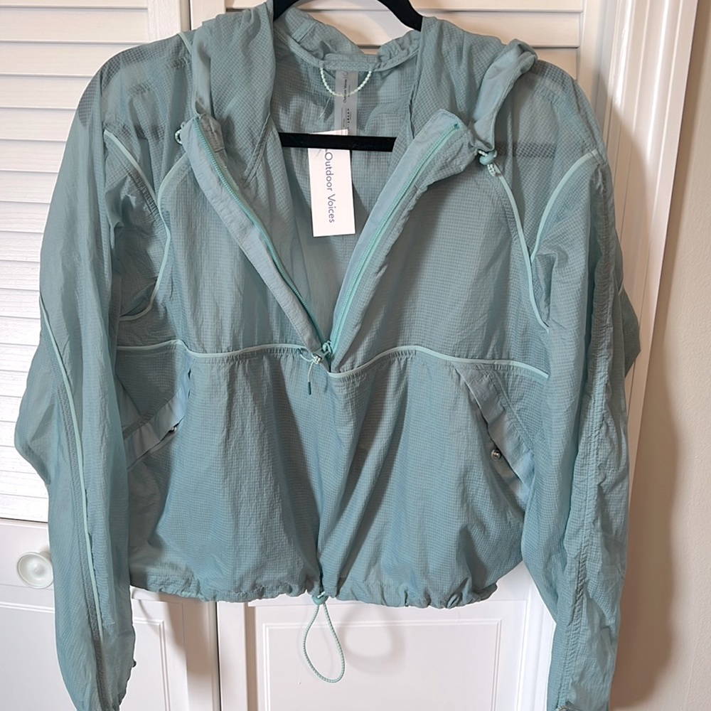 Cropped outdoor voices windbreaker. Size L, fits like medium. NWT